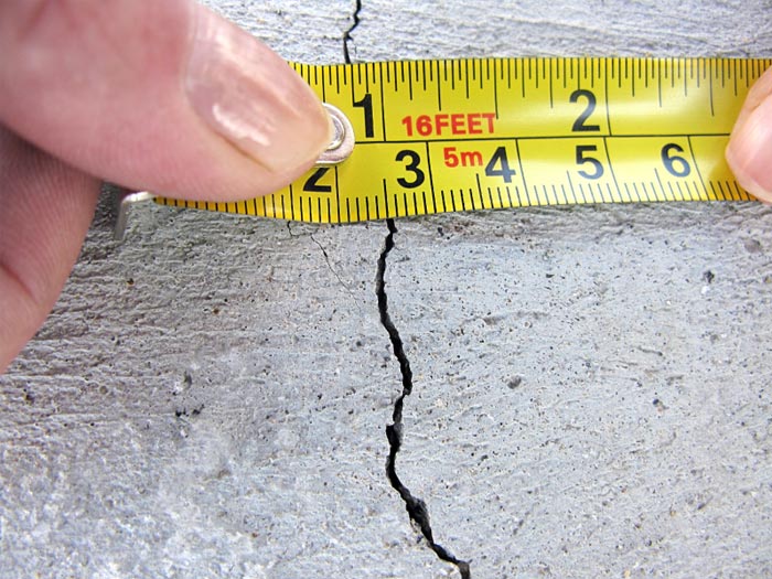 measuring-foundation-crack