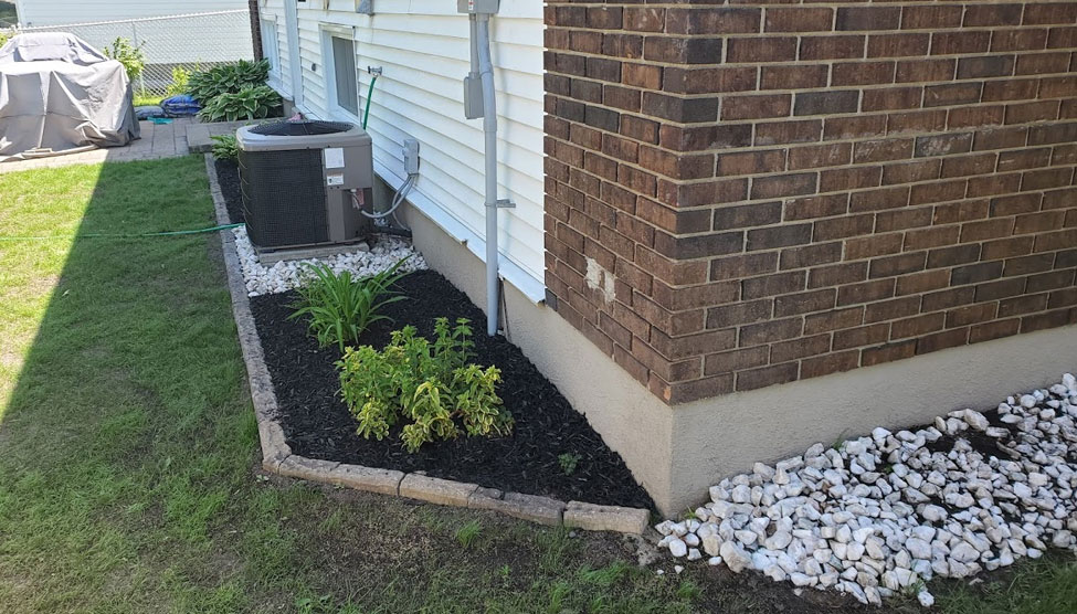 Low Maintenance Foundation Landscaping, River Rock Landscaping Around House Foundation